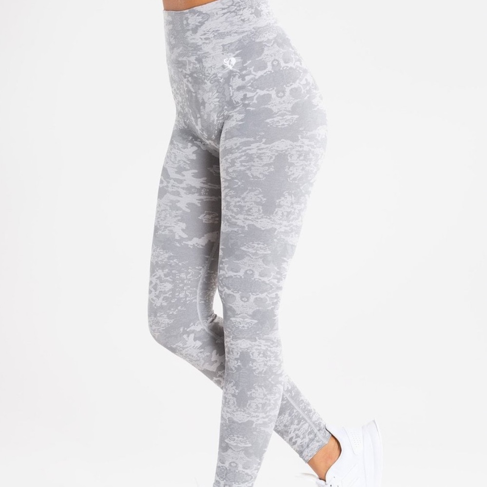 Women's Best CAMO SEAMLESS  Grey Medium  NWT